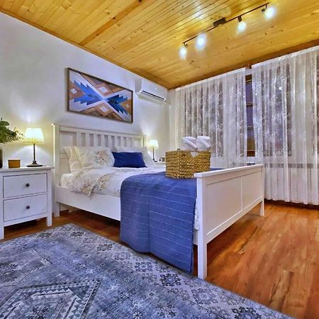 The Secret Lodge- New With Private Garage, Entire House Wielkie Tyrnowo Zewnętrze zdjęcie