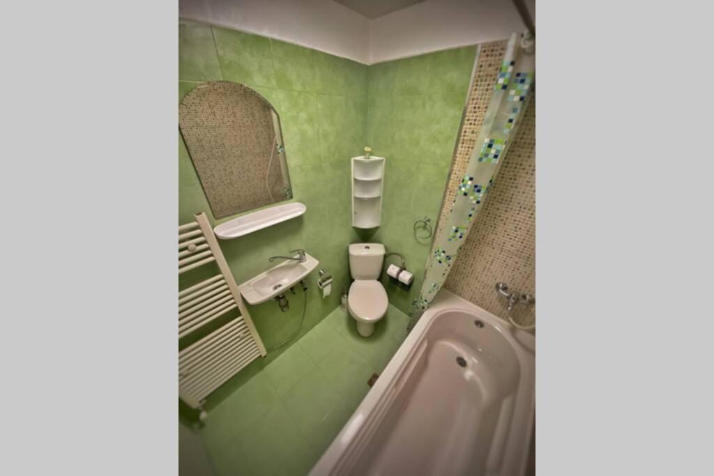 The Secret Lodge- New With Private Garage, Entire House Wielkie Tyrnowo Zewnętrze zdjęcie